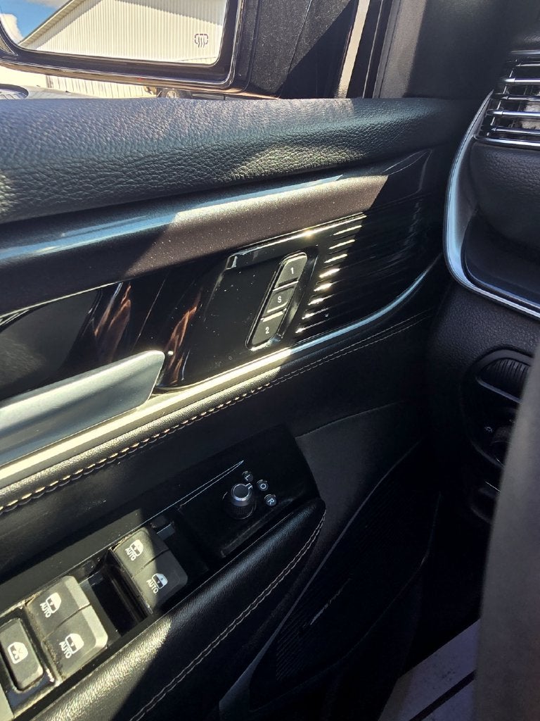 2024 Jeep Wagoneer L Base