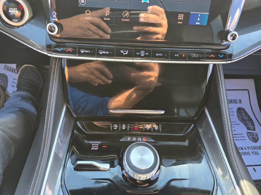 2024 Jeep Wagoneer L Base