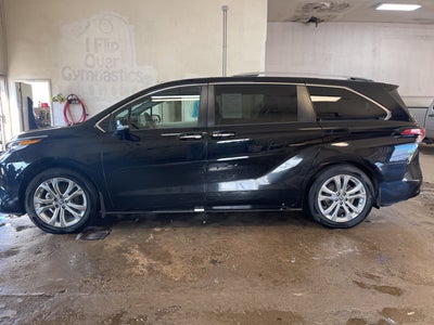 2022 Toyota Sienna Platinum