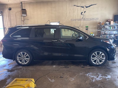 2022 Toyota Sienna Platinum