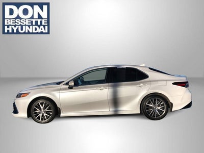 2022 Toyota Camry Hybrid XLE