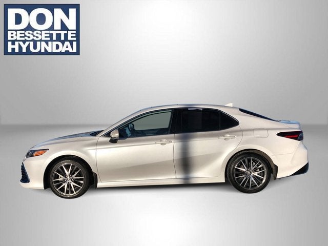 2022 Toyota Camry Hybrid XLE