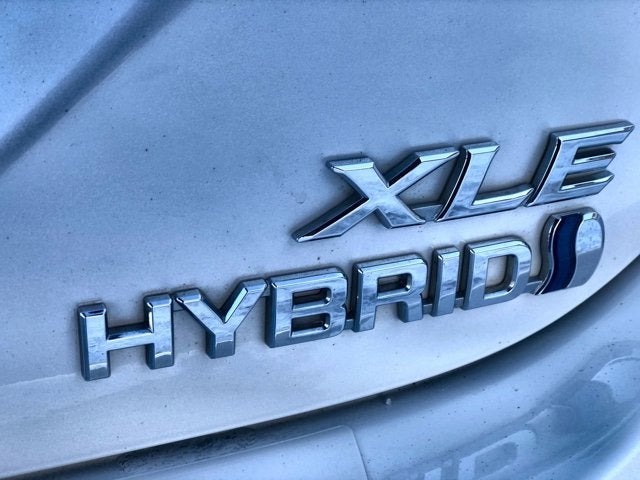 2022 Toyota Camry Hybrid XLE