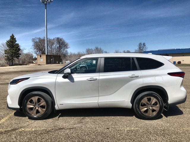 2023 Toyota Highlander Hybrid Bronze Edition