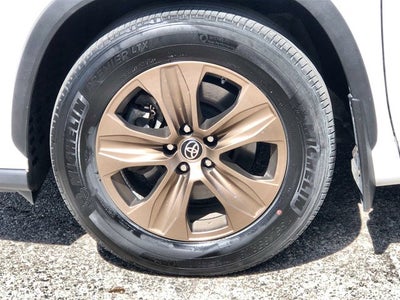 2023 Toyota Highlander Hybrid Bronze Edition