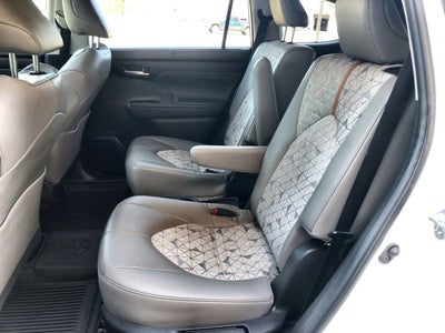 2023 Toyota Highlander Hybrid Bronze Edition