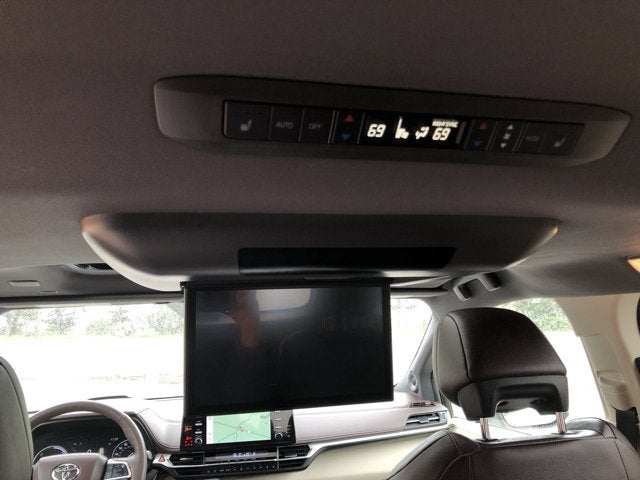2024 Toyota Sienna Platinum