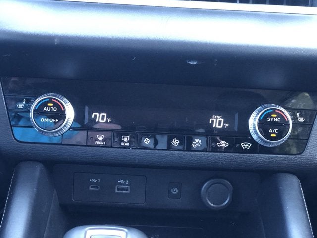 2024 Mitsubishi Outlander Base