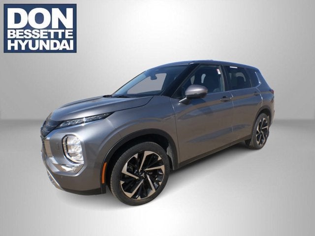 2024 Mitsubishi Outlander Base