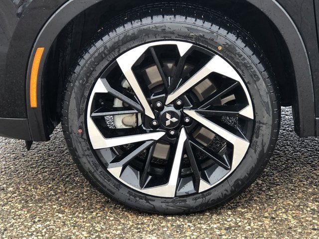 2024 Mitsubishi Outlander Base