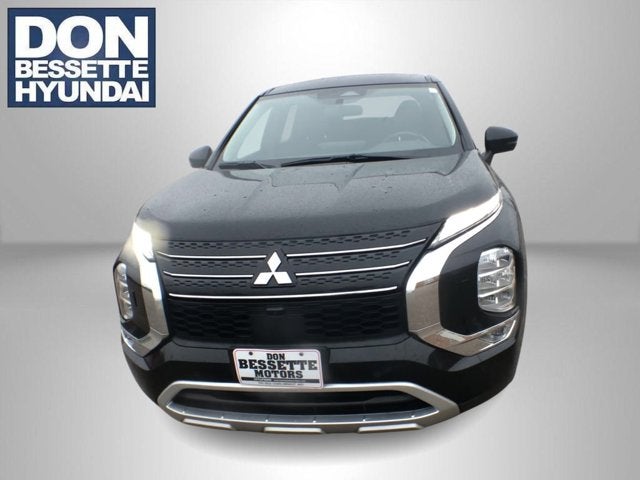 2024 Mitsubishi Outlander Base