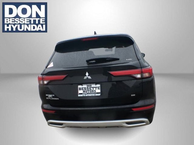 2024 Mitsubishi Outlander Base