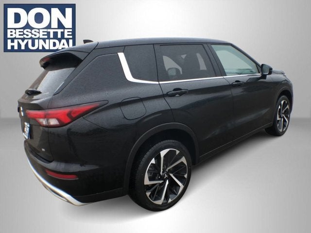 2024 Mitsubishi Outlander Base