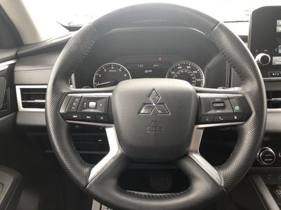 2024 Mitsubishi Outlander Base