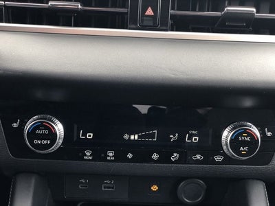 2024 Mitsubishi Outlander Base