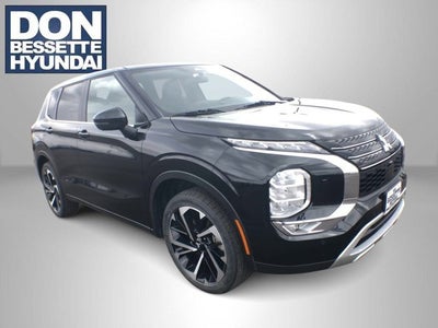 2024 Mitsubishi Outlander Base