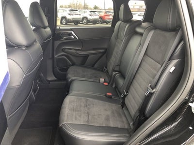 2024 Mitsubishi Outlander Base